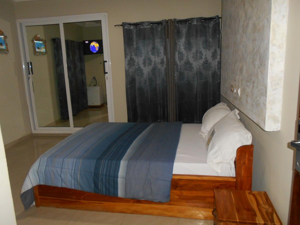 Agla Hotel Lome Exterior photo